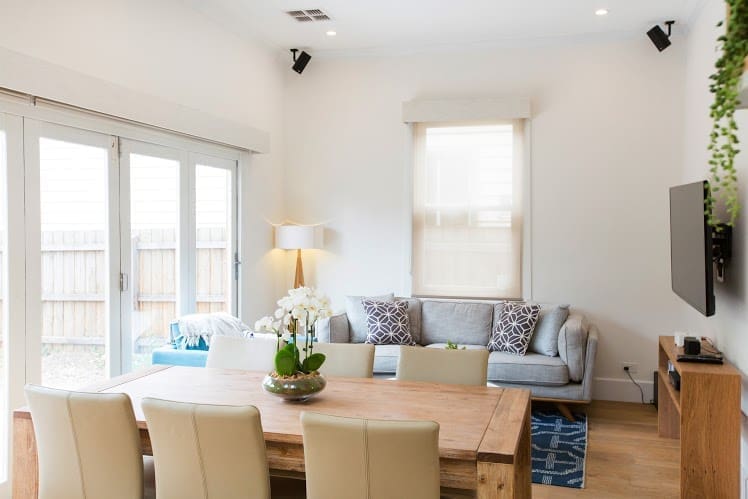 Dining and lounge