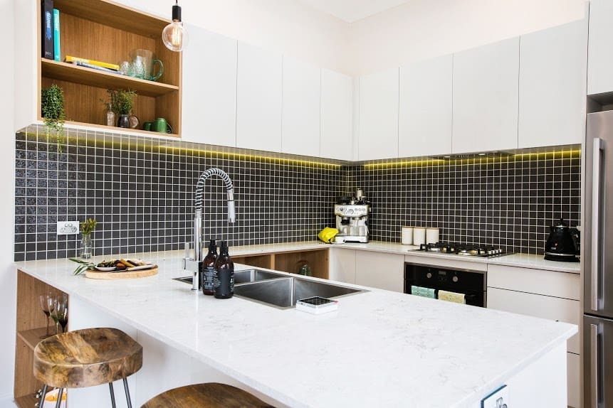 Black kitchen splashback