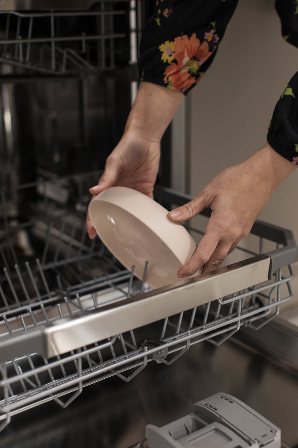 Adjustable racks LG QuadWash dishwasher