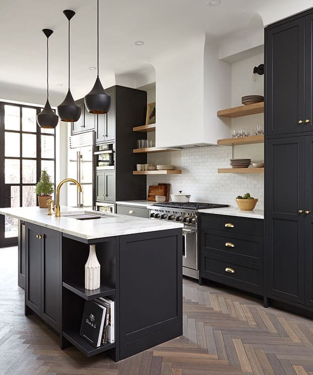 Open shelving either side of rangehood