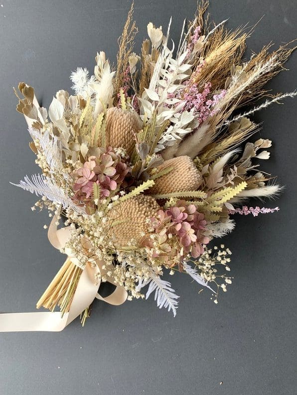 Dried floral arrangement by Vintage lovers by Julie