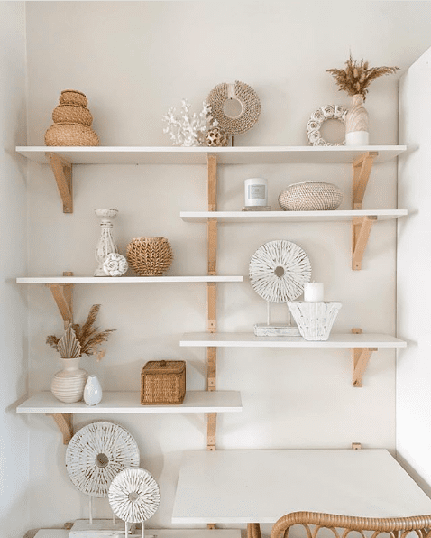 Coastal decor shelf