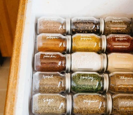 Spice drawer using grooves