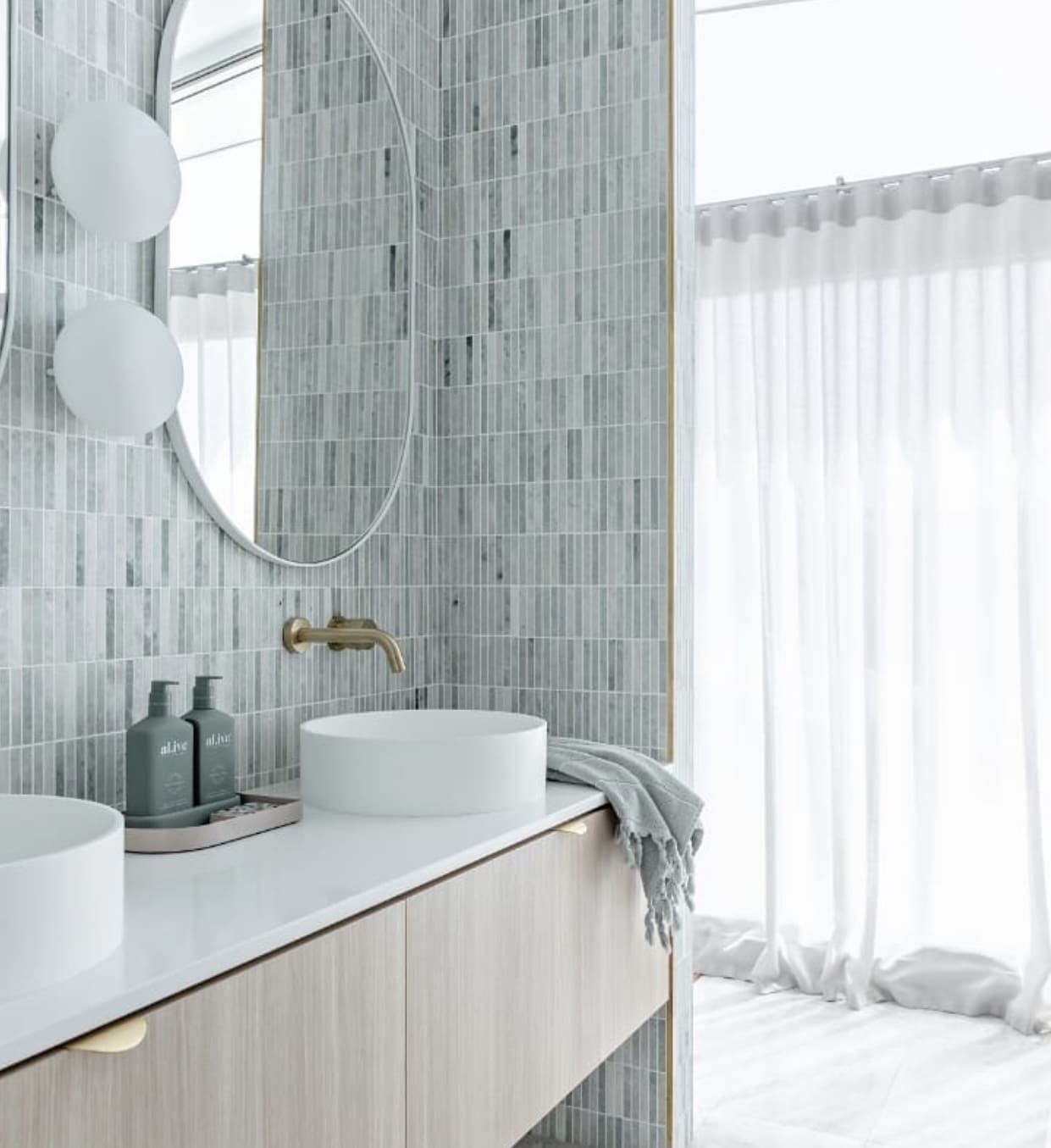 Green marble kitkat tile