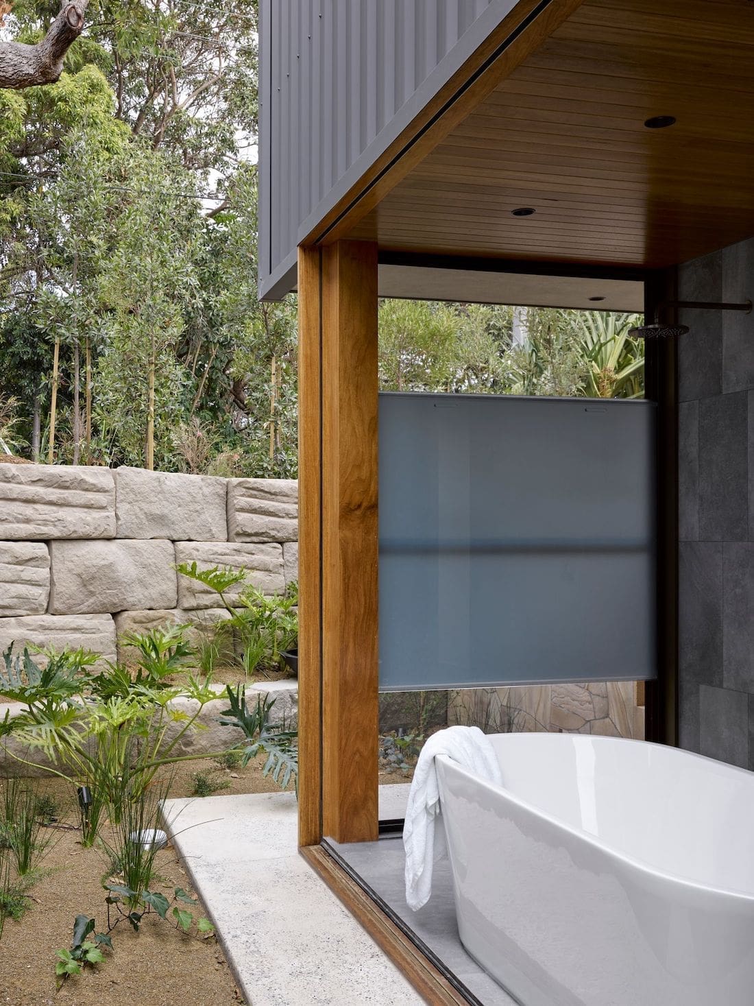 Outdoor bath at Nannygai