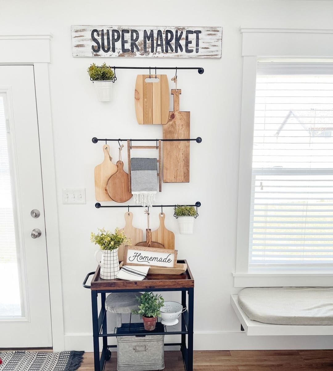 Kitchen gallery wall _ styling an empty corner