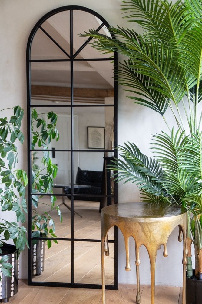 Mirror corner styling