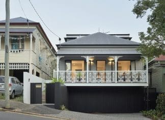 Original heritage facade of White Lace house