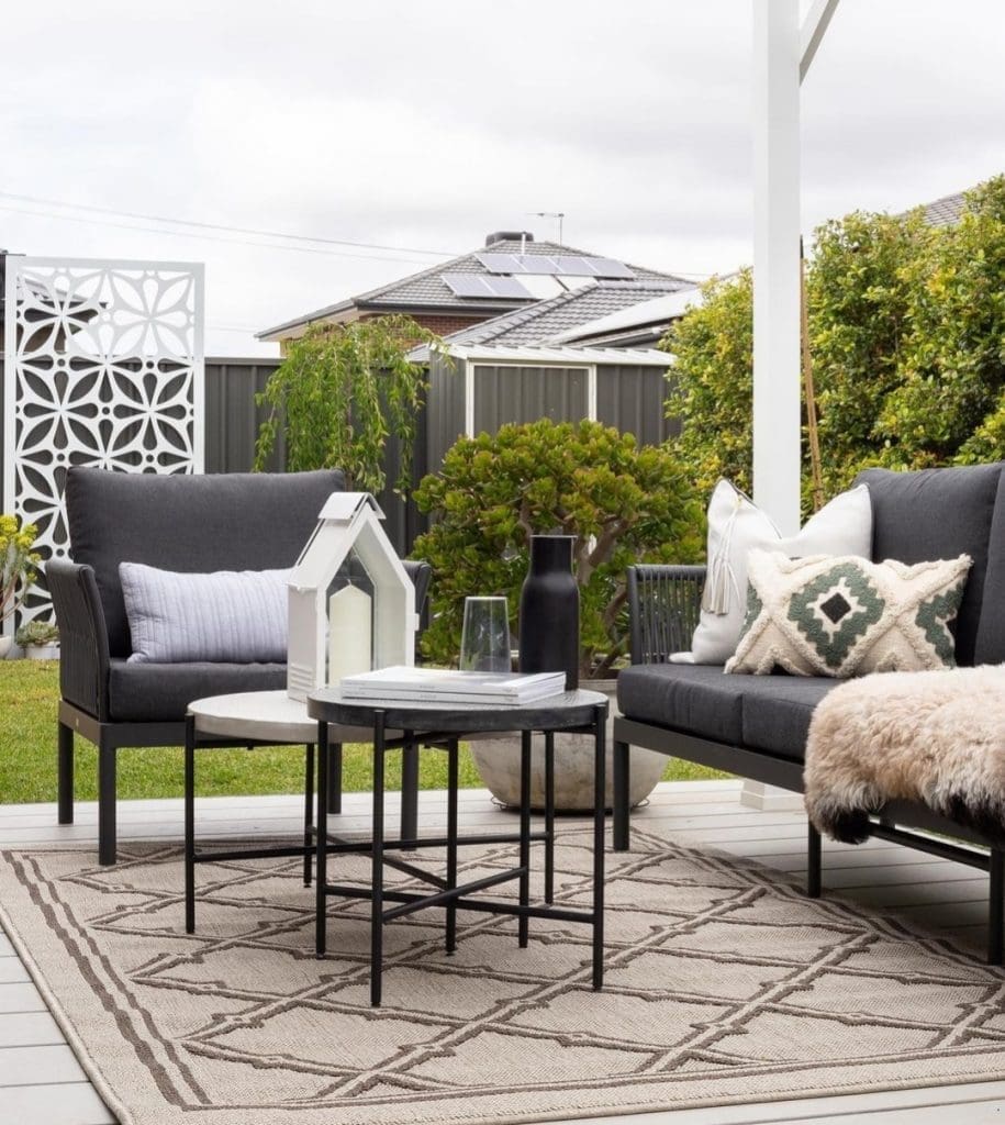 outdoor livingroom
