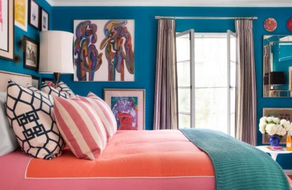 Art gallery style bedroom for a tween