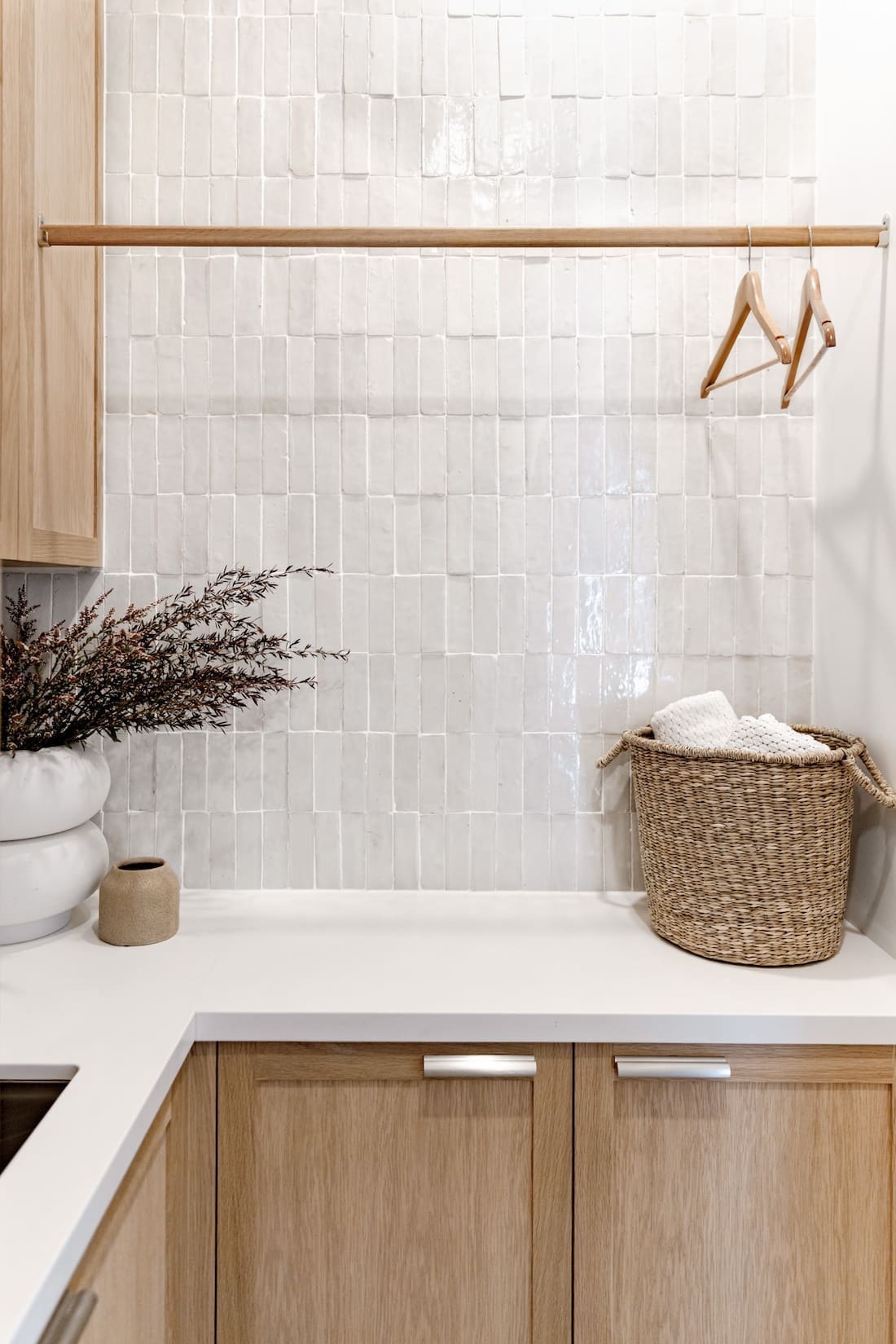 Hanging rail in laundry
