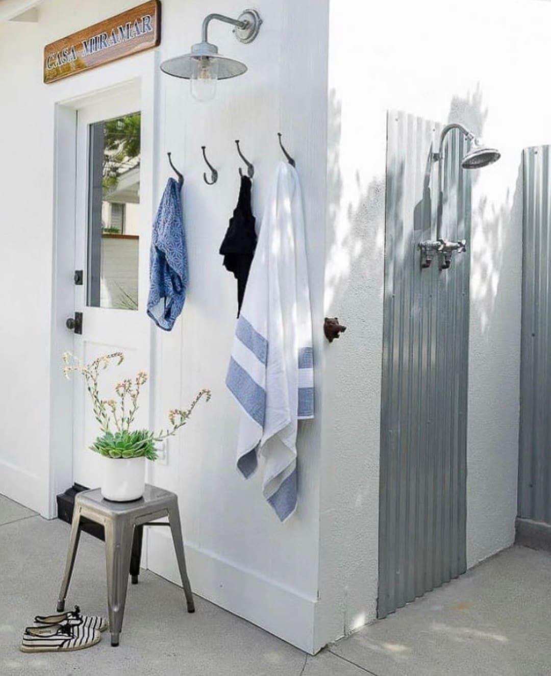 Hamptons style outdoor shower