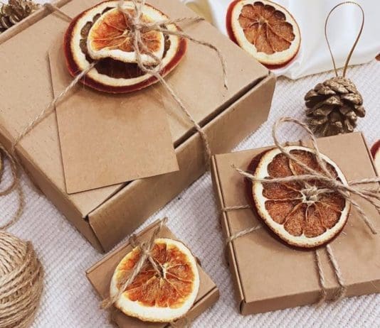 gift wrapping ideas _ Dried orange slice uses