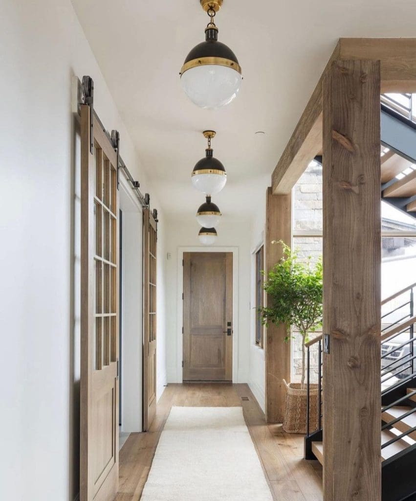Hamptons country styling in hallway