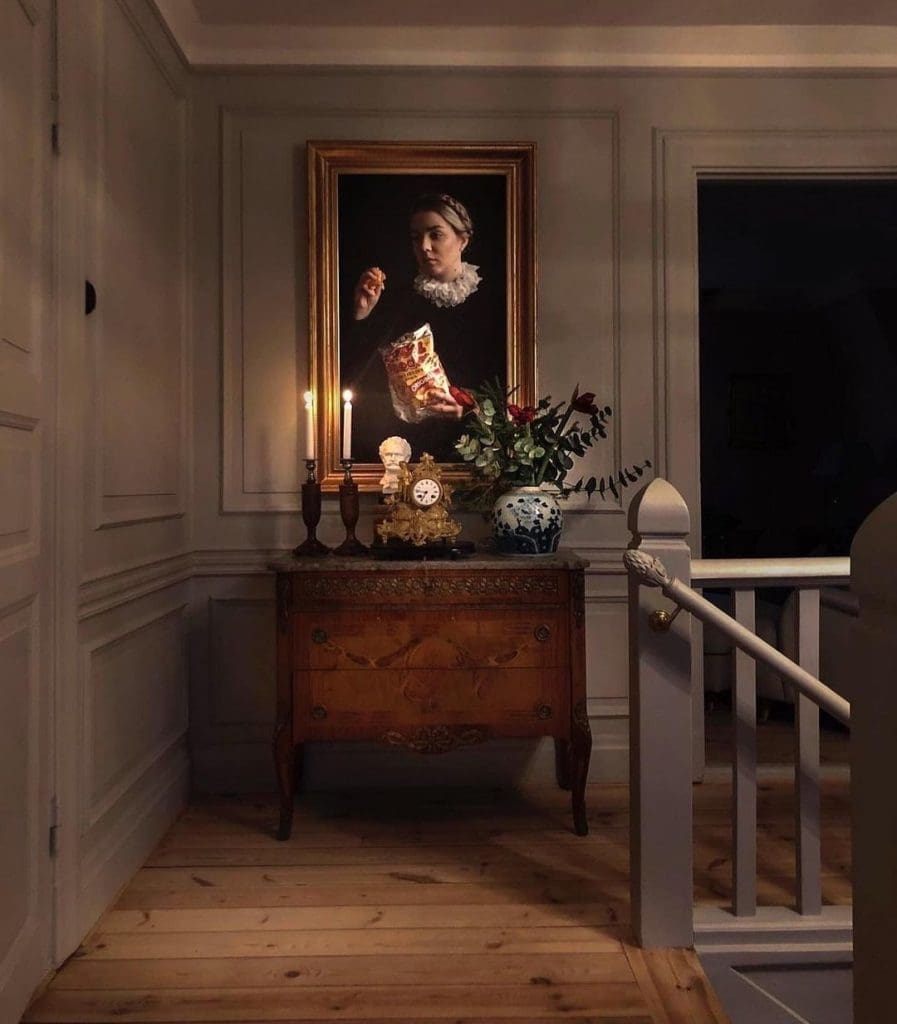Heritage country hallway styling