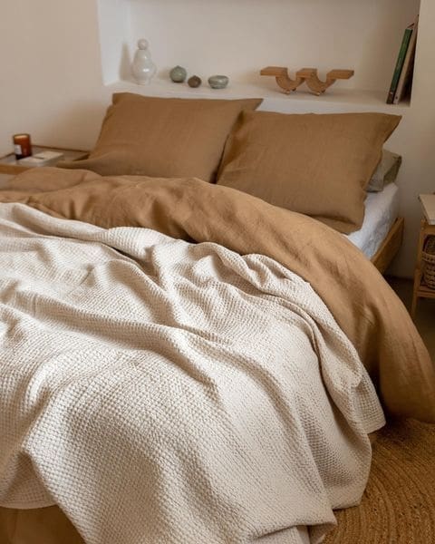April Notes bedding