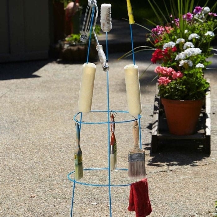 Family Handyman paint brush drying hack