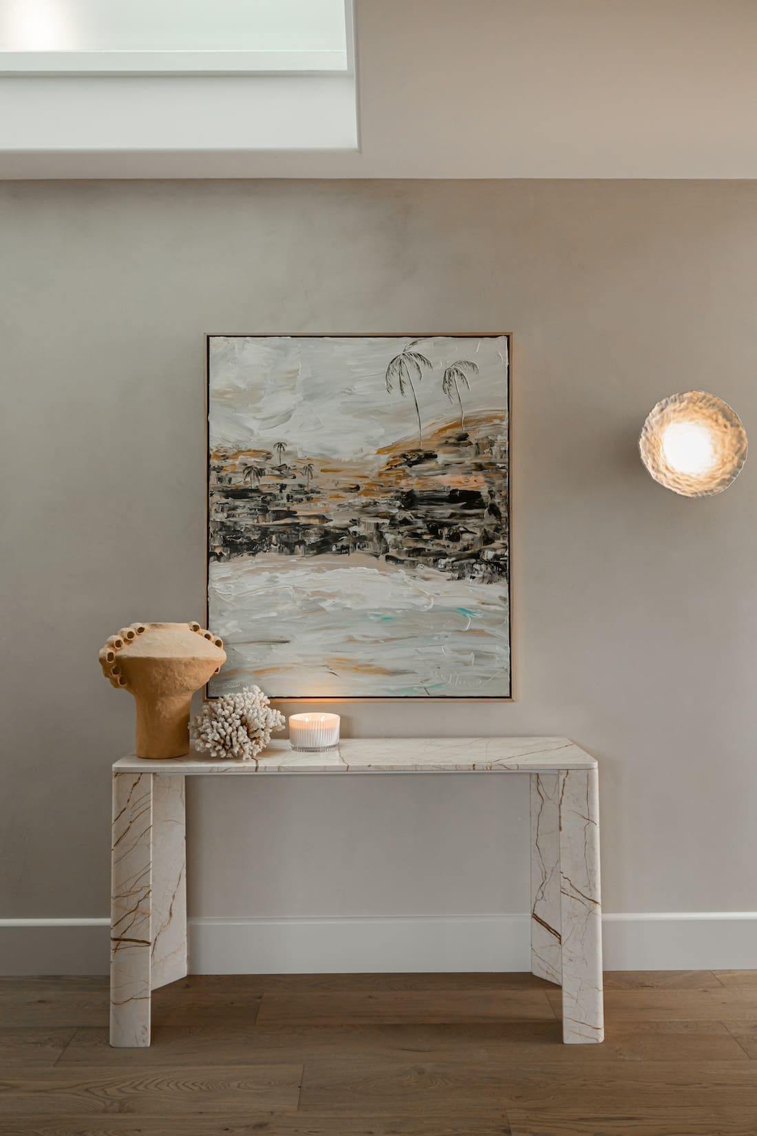 Simple entryway styling in Kyal and Kara Bay Builds