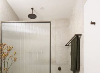 Fluted glass shower screen in Tribeca Brewery apartment by The Stylesmiths