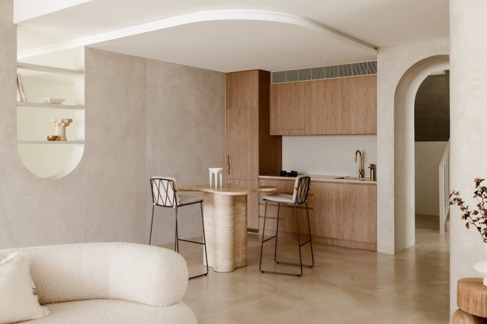 Neutral bar area inside Gréce