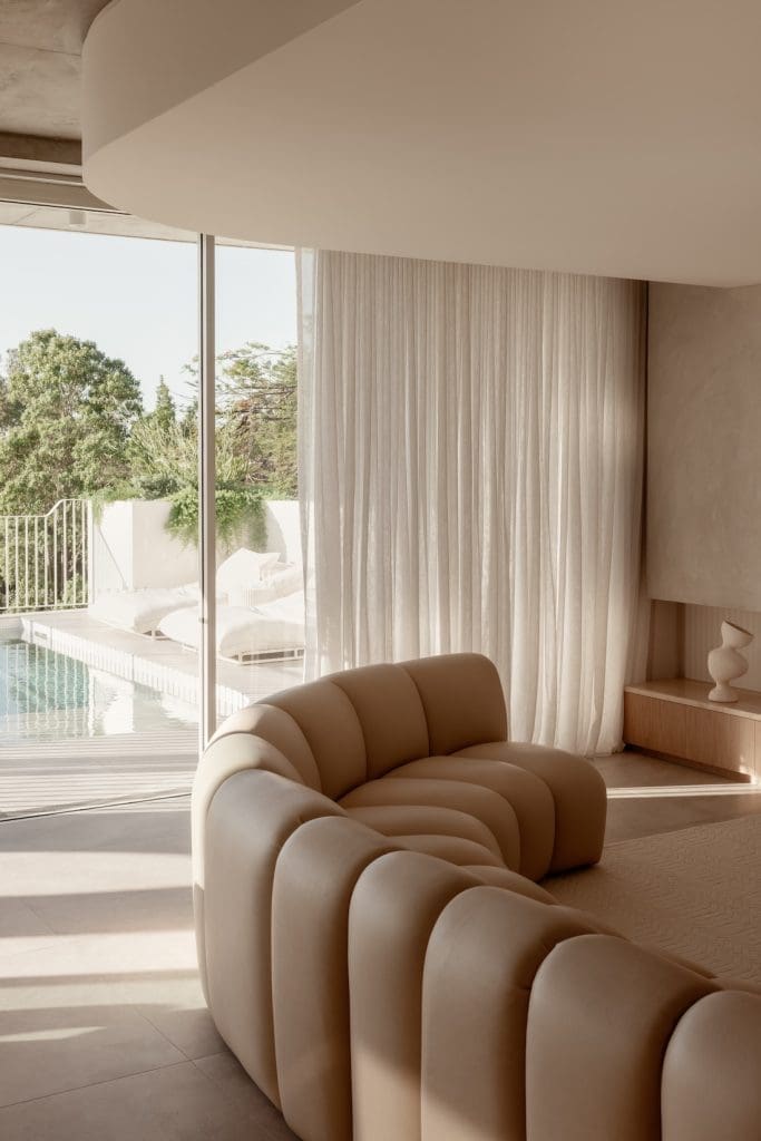 Curved living room sofa with view to pool at Gréce
