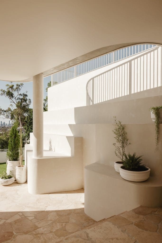 Outdoor entertaining space at Gréce