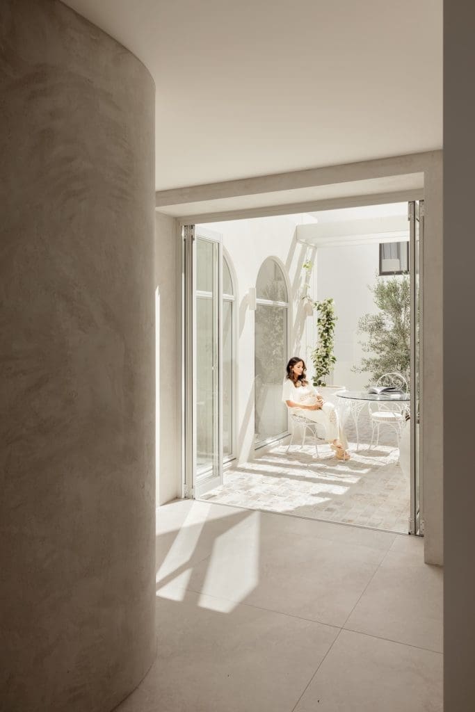 Courtyard space at Gréce