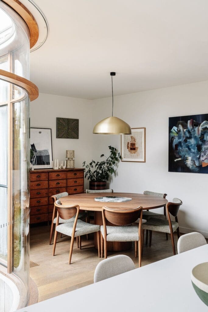 Curved wall in dining room at Chatterbox House