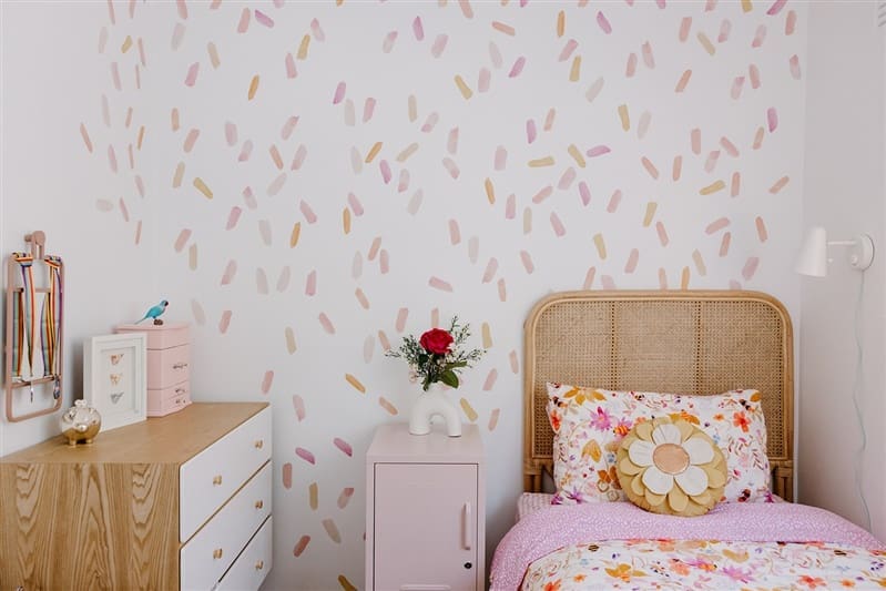Sprinkle wallpaper in young girls bedroom