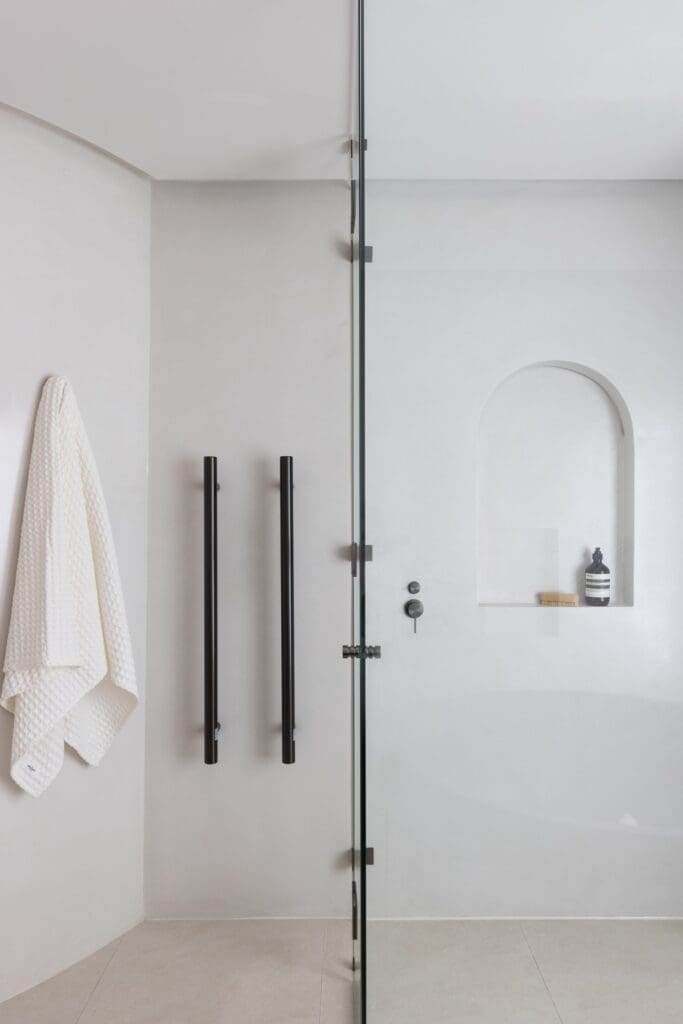 Arch shower niche in modern bathroom