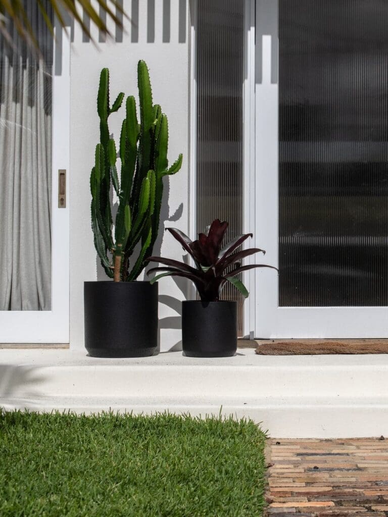 Indoor Pot Supply Co black pots