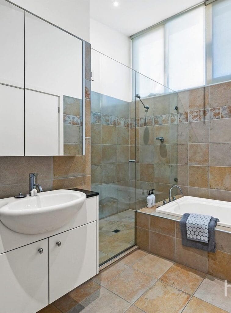 Ensuite before