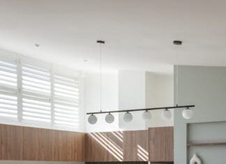 Rounded stone on kitchen island