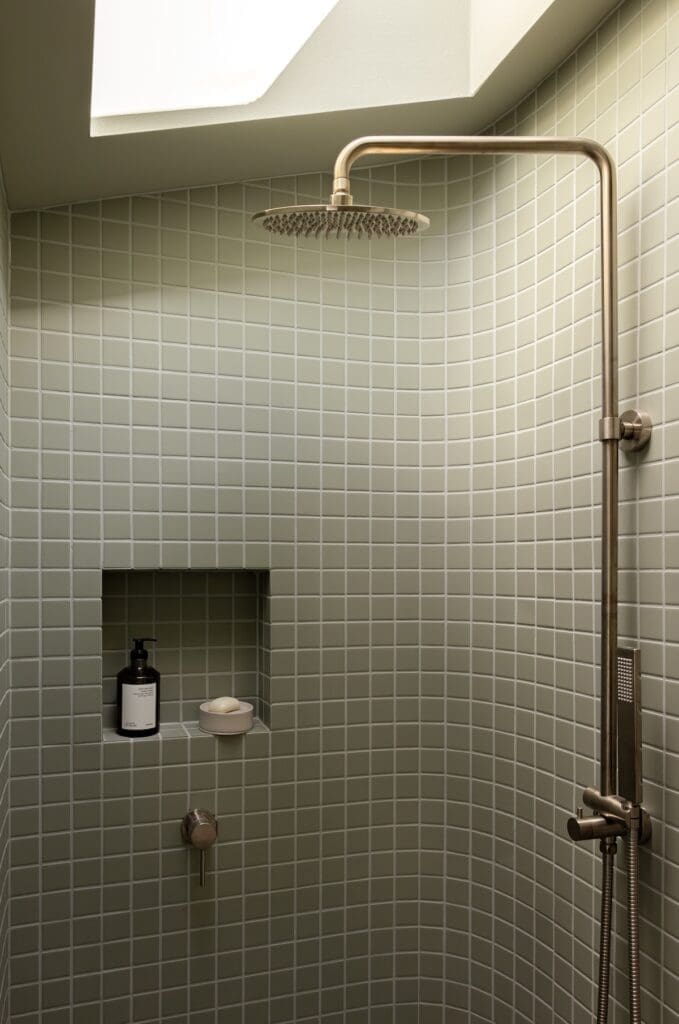 Curved shower wall green grid tiles