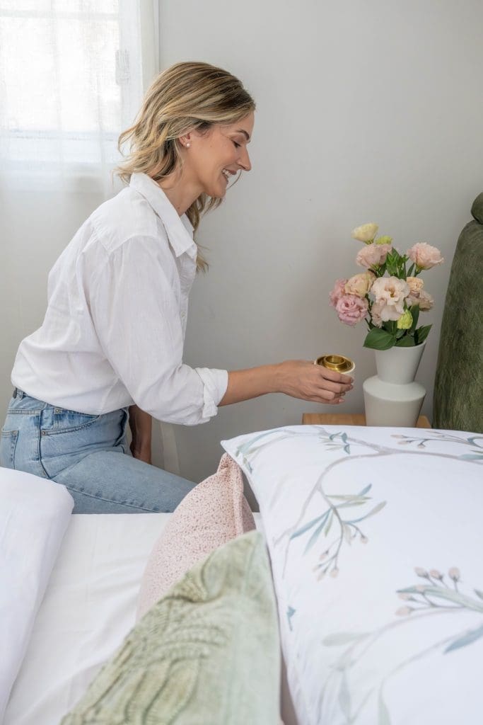 Decorating bedside table