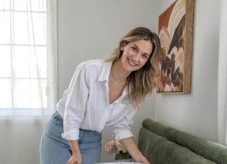 Styling bed with natural print bedding